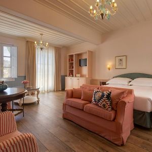 Dorion Hotel